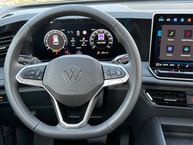 Volkswagen / Tiguan / Grau / / / (Life+) AHK+LED+ACC+KAMERA+el.HECKKL.+SHZ+18ALU