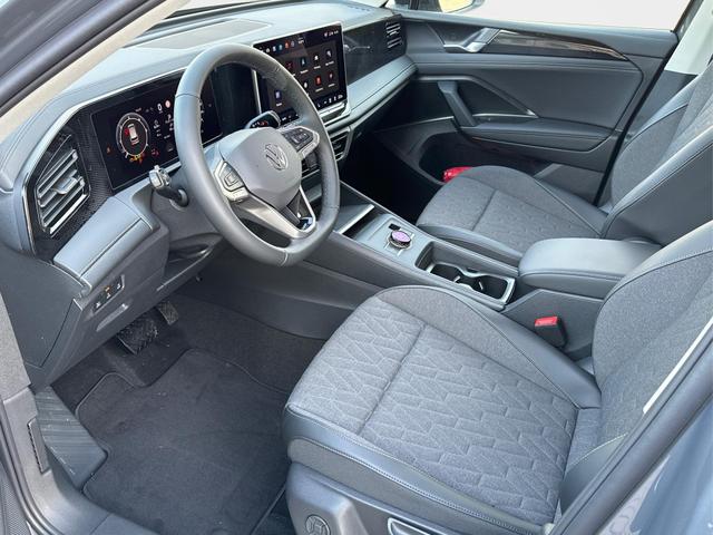 Volkswagen / Tiguan / Grau / / / (Life+) AHK+LED+ACC+KAMERA+el.HECKKL.+SHZ+18ALU