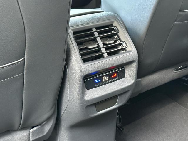 Volkswagen / Tiguan / Grau / / / (Life+) AHK+LED+ACC+KAMERA+el.HECKKL.+SHZ+18ALU