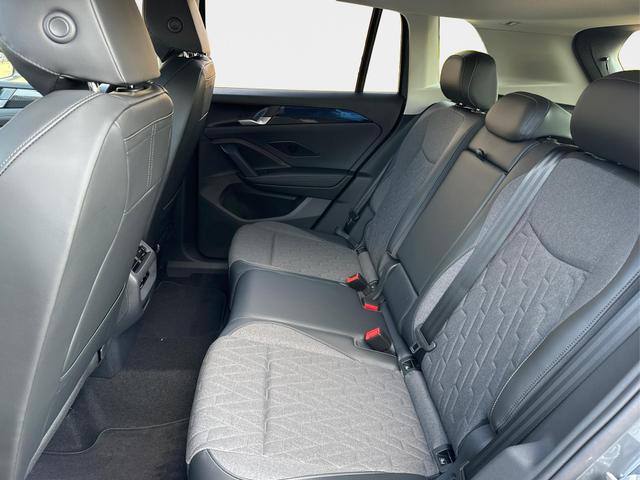 Volkswagen / Tiguan / Grau / / / (Life+) AHK+LED+ACC+KAMERA+el.HECKKL.+SHZ+18ALU