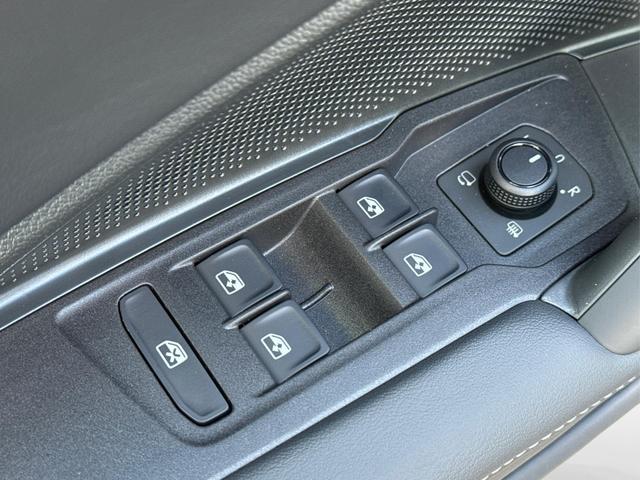 Volkswagen / Tiguan / Grau / / / (Life+) AHK+LED+ACC+KAMERA+el.HECKKL.+SHZ+18ALU