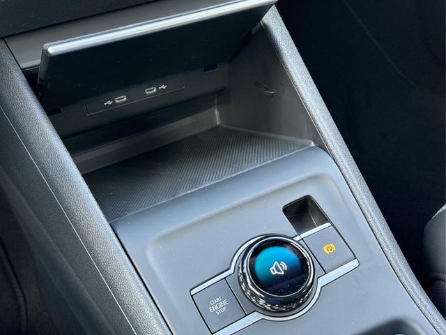 Volkswagen / Tiguan / Grau / / / (Life+) AHK+LED+ACC+KAMERA+el.HECKKL.+SHZ+18ALU