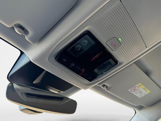 Volkswagen / Tiguan / Grau / / / (Life+) AHK+LED+ACC+KAMERA+el.HECKKL.+SHZ+18ALU