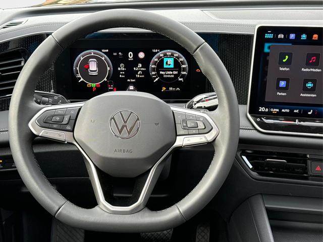 Volkswagen / Tiguan / Schwarz / / / (Life+) AHK+LED+ACC+KAMERA+el.HECKKL.+SHZ+18ALU