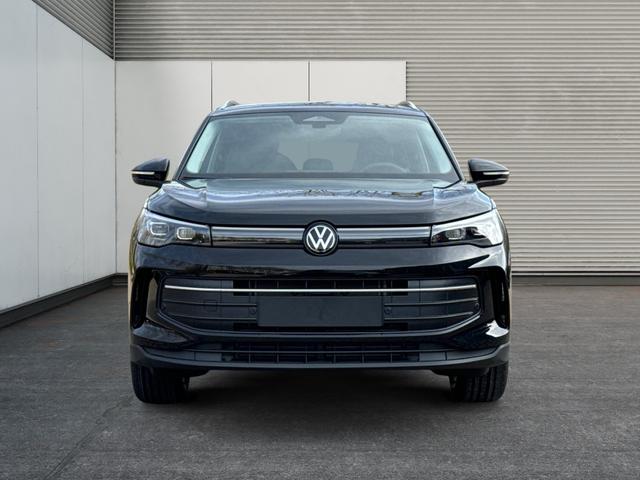 Volkswagen / Tiguan / Schwarz / / / (Life+) AHK+LED+ACC+KAMERA+el.HECKKL.+SHZ+18ALU