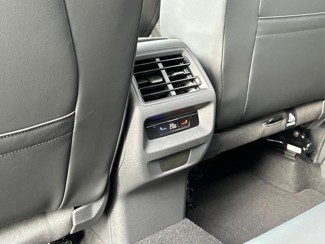 Volkswagen / Tiguan / Schwarz / / / (Life+) AHK+LED+ACC+KAMERA+el.HECKKL.+SHZ+18ALU