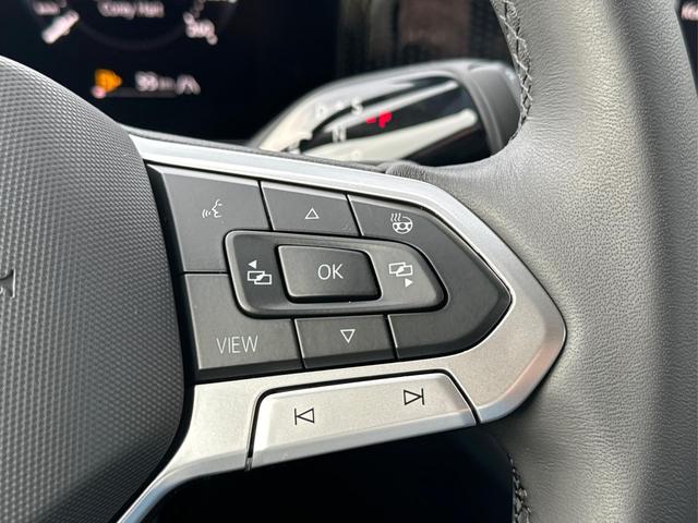 Volkswagen / Tiguan / Schwarz / / / (Life+) AHK+LED+ACC+KAMERA+el.HECKKL.+SHZ+18ALU