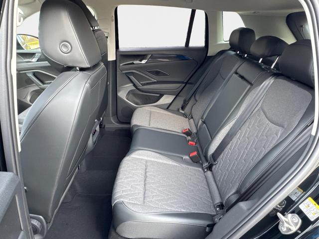 Volkswagen / Tiguan / Schwarz / / / (Life+) AHK+LED+ACC+KAMERA+el.HECKKL.+SHZ+18ALU