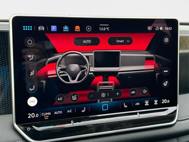 Volkswagen / Tiguan / Schwarz / / / (Life+) AHK+LED+ACC+KAMERA+el.HECKKL.+SHZ+18ALU