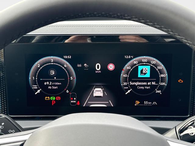 Volkswagen / Tiguan / Schwarz / / / (Life+) AHK+LED+ACC+KAMERA+el.HECKKL.+SHZ+18ALU