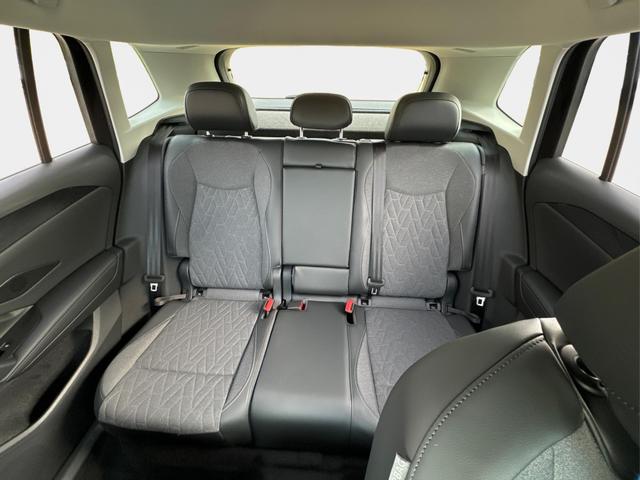 Volkswagen / Tiguan / Schwarz / / / (Life+) AHK+LED+ACC+KAMERA+el.HECKKL.+SHZ+18ALU