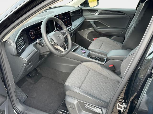 Volkswagen / Tiguan / Schwarz / / / (Life+) AHK+LED+ACC+KAMERA+el.HECKKL.+SHZ+18ALU