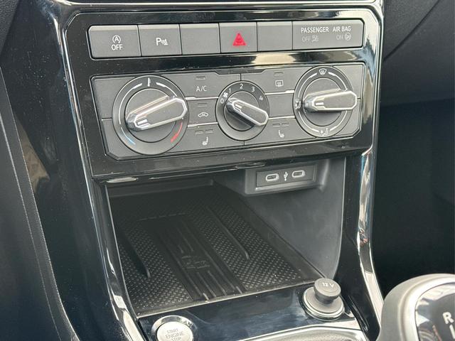 Volkswagen / T-Cross / / / / (Life+) SHZ+KAMERA+APP+KLIMA+LED+17'' ALU