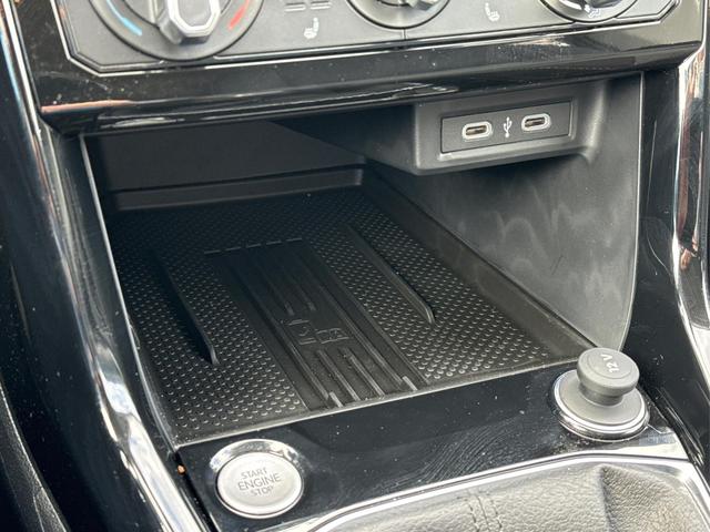 Volkswagen / T-Cross / / / / (Life+) SHZ+KAMERA+APP+KLIMA+LED+17'' ALU