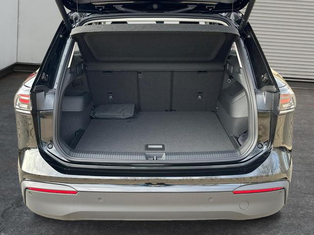 Volkswagen / Tiguan / Schwarz / / / (Life+) AHK+LED+ACC+KAMERA+el.HECKKL.+SHZ+18ALU