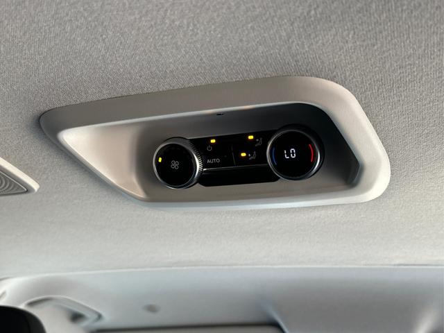 Volkswagen / T7 Caravelle / / / / LR+9 Sitze+AHK+KLIMAAUT.+KAMERA+PDC+LED