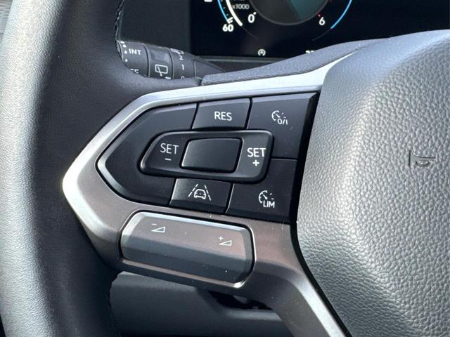 Volkswagen / T7 Caravelle / / / / LR+9 Sitze+AHK+KLIMAAUT.+KAMERA+PDC+LED