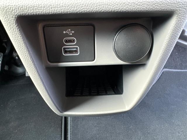 Volkswagen / T7 Caravelle / / / / LR+9 Sitze+AHK+KLIMAAUT.+KAMERA+PDC+LED