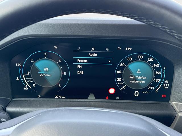 Volkswagen / T7 Caravelle / / / / LR+9 Sitze+AHK+KLIMAAUT.+KAMERA+PDC+LED