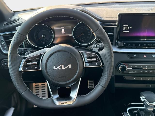 Kia / XCeed / Schwarz / / / ACC+SHZ+eHK+KAMERA+NAVI+LED+18 ALU