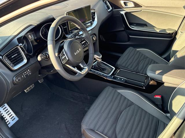 Kia / XCeed / Schwarz / / / ACC+SHZ+eHK+KAMERA+NAVI+LED+18 ALU