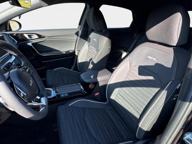 Kia / XCeed / Schwarz / / / ACC+SHZ+eHK+KAMERA+NAVI+LED+18 ALU