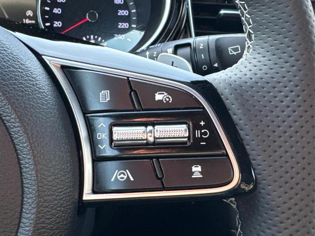 Kia / XCeed / Schwarz / / / ACC+SHZ+eHK+KAMERA+NAVI+LED+18 ALU