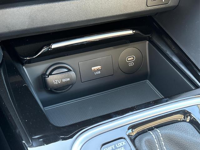 Kia / XCeed / Schwarz / / / ACC+SHZ+eHK+KAMERA+NAVI+LED+18 ALU