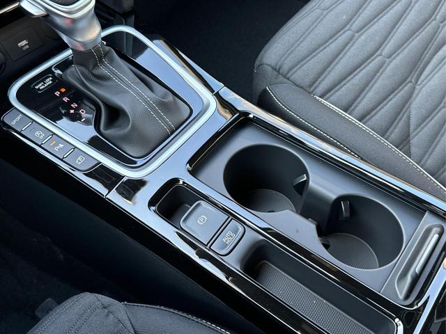 Kia / XCeed / Schwarz / / / ACC+SHZ+eHK+KAMERA+NAVI+LED+18 ALU