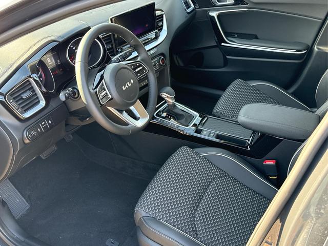 Kia / XCeed / Grau / / / (Vision) SHZ+KAMERA+ACC+NAVI+LED+16 ALU, Beispielbilder, ggf. teilweise mit Sonderausstattung