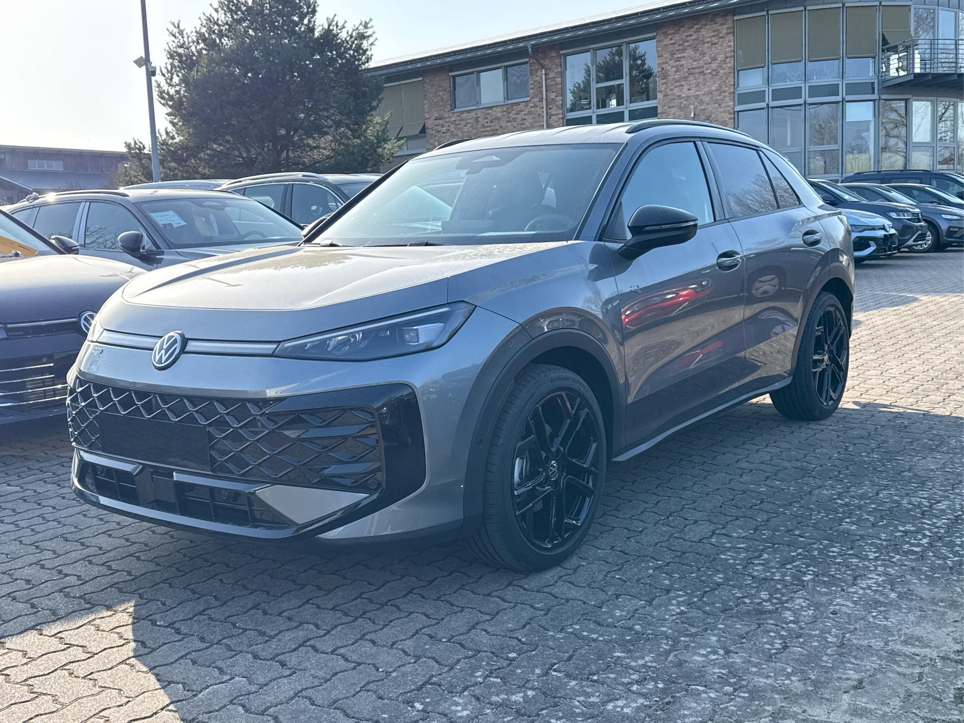 Volkswagen / T-Roc / Grau /  /  / AHK+BLACK STYLE+ACC+KAMERA+eHK+SHZ+18LM+LED PLUS