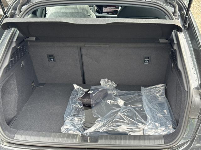 Audi / A3 Sportback / Grau / / / ACC+KAMERA+SHZ+LED+16LM+APP, Beispielbilder