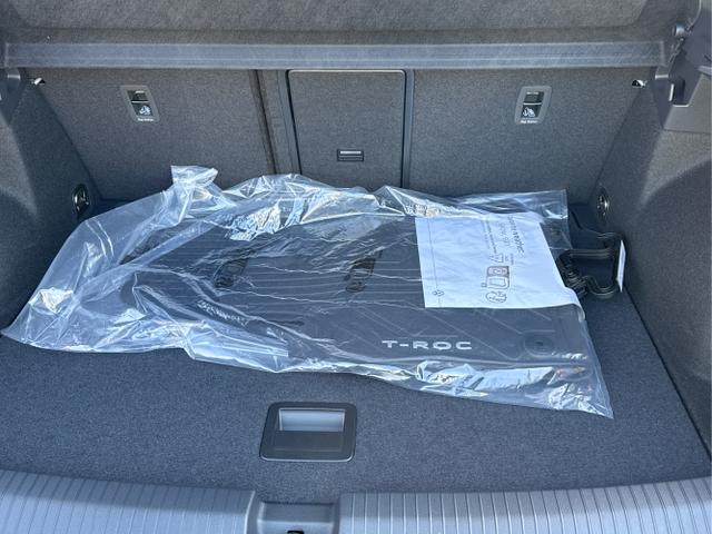 Volkswagen / T-Roc / / / / MATRIX LED+ KAMERA+ EL. HECKKL.+PDC+SHZ, Beispielbilder, ggf. teilweise mit Sonderausstattung