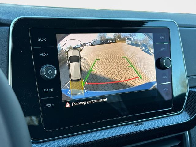 Volkswagen / T-Cross / / / / NAVI+SHZ+MATRIX+ACC+KAMERA+18'' ALU