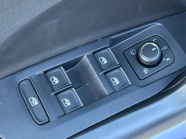 Volkswagen / T-Cross / / / / NAVI+SHZ+MATRIX+ACC+KAMERA+18'' ALU