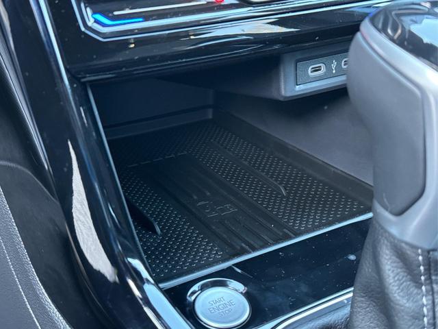 Volkswagen / T-Cross / / / / NAVI+SHZ+MATRIX+ACC+KAMERA+18'' ALU