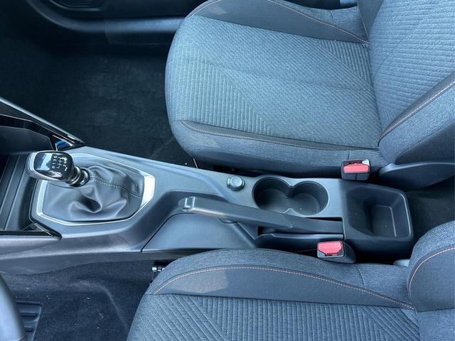 Peugeot / 208 / Grau / / / MAN6+SHZ+LED+PDC+TEMPOMAT