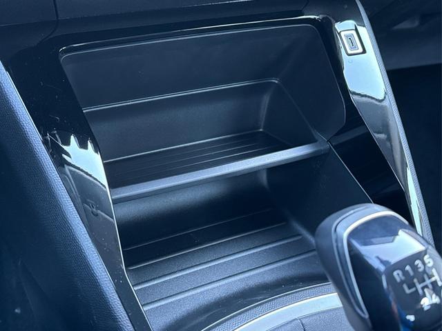 Peugeot / 208 / Grau / / / MAN6+SHZ+LED+PDC+TEMPOMAT