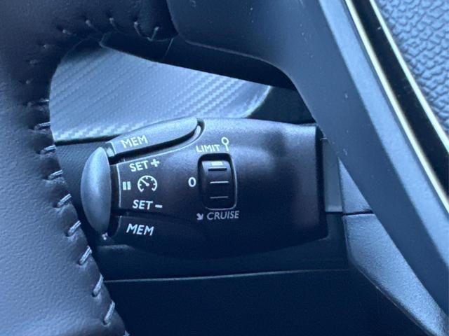 Peugeot / 208 / Grau / / / MAN6+SHZ+LED+PDC+TEMPOMAT