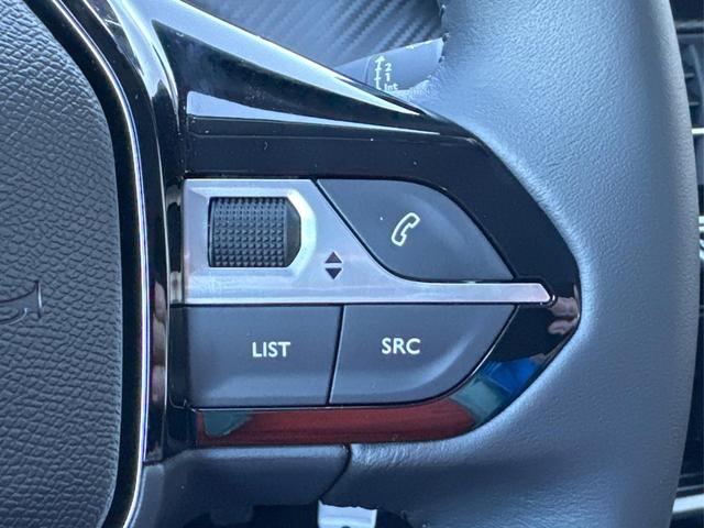 Peugeot / 208 / Grau / / / MAN6+SHZ+LED+PDC+TEMPOMAT