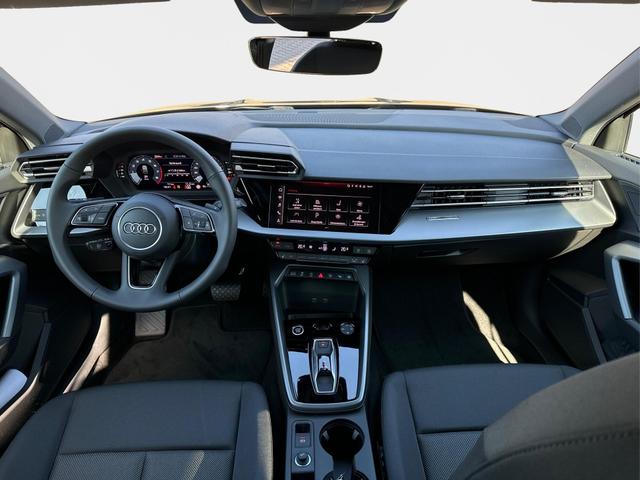 Audi / A3 Sportback / Schwarz / / / ACC+KAMERA+SHZ+LED+16LM+APP