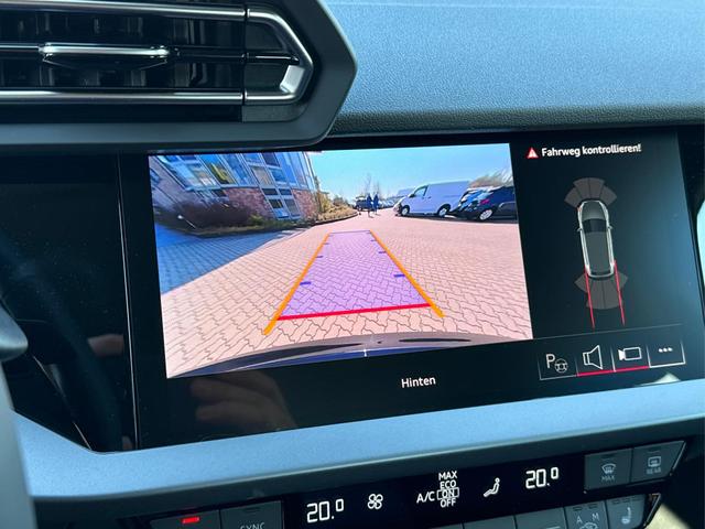 Audi / A3 Sportback / Schwarz / / / ACC+KAMERA+SHZ+LED+16LM+APP