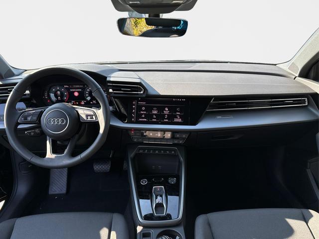 Audi / A3 Sportback / Schwarz / / / ACC+KAMERA+SHZ+LED+16LM+APP