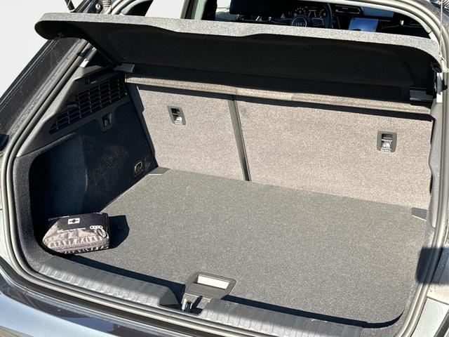 Audi / A3 Sportback / Grau / / / ACC+KAMERA+SHZ+LED+16LM+APP, Beispielbilder, ggf. teilweise mit Sonderausstattung