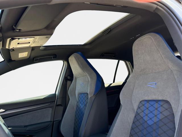 Volkswagen / Golf / Wei&szlig; / / / 4x4+PANO+MATRIX+HUD+HARMAN+NAVI+360 KAMERA+19 LM, Beispielbilder