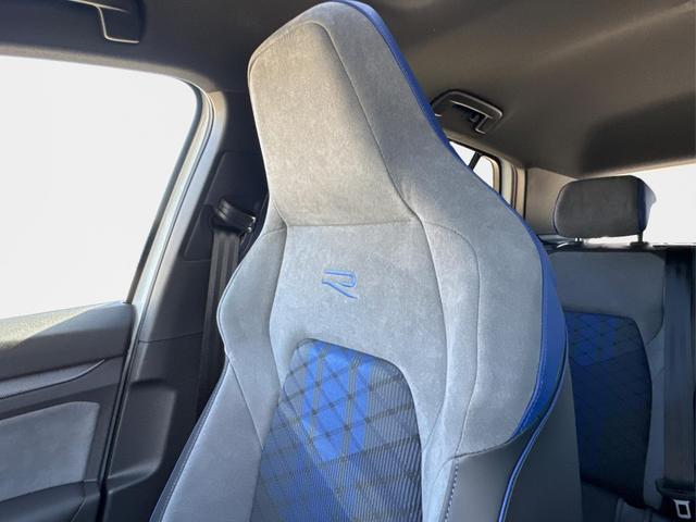 Volkswagen / Golf / Wei&szlig; / / / 4x4+PANO+MATRIX+HUD+HARMAN+NAVI+360 KAMERA+19 LM, Beispielbilder