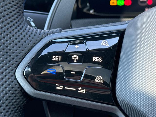 Volkswagen / Golf / Wei&szlig; / / / 4x4+PANO+MATRIX+HUD+HARMAN+NAVI+360 KAMERA+19 LM, Beispielbilder