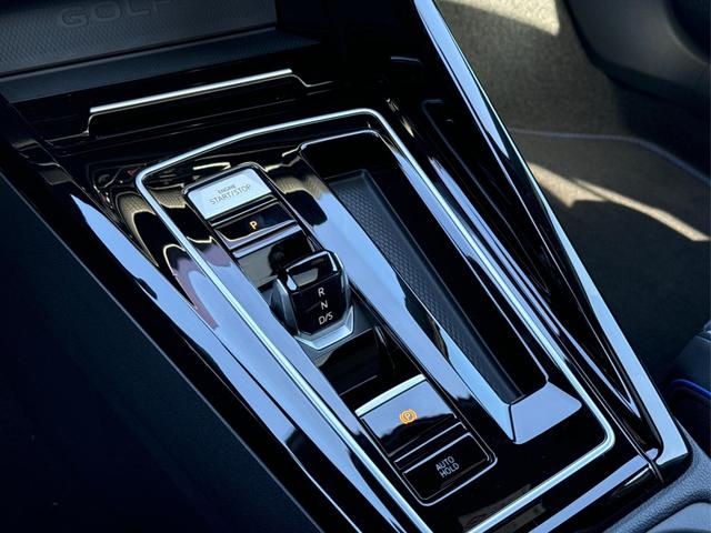 Volkswagen / Golf / Wei&szlig; / / / 4x4+PANO+MATRIX+HUD+HARMAN+NAVI+360 KAMERA+19 LM, Beispielbilder