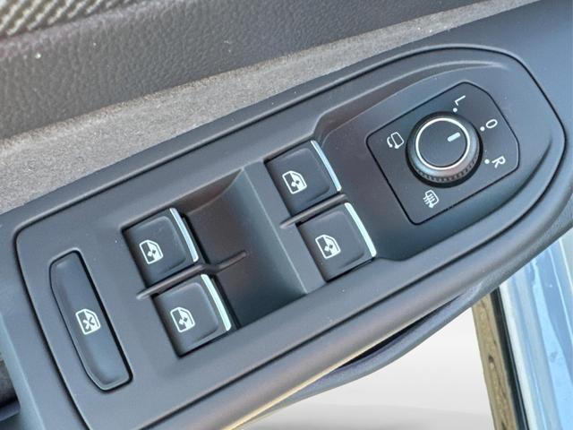 Volkswagen / Golf / Grau / / / PANO+MATRIX+HUD+HARMAN+NAVI+360 KAMERA+19 LM, Beispielbilder