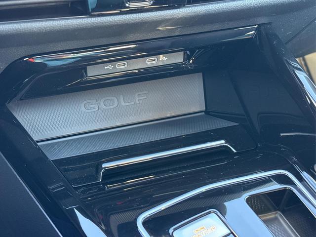 Volkswagen / Golf / Grau / / / PANO+MATRIX+HUD+HARMAN+NAVI+360 KAMERA+19 LM, Beispielbilder